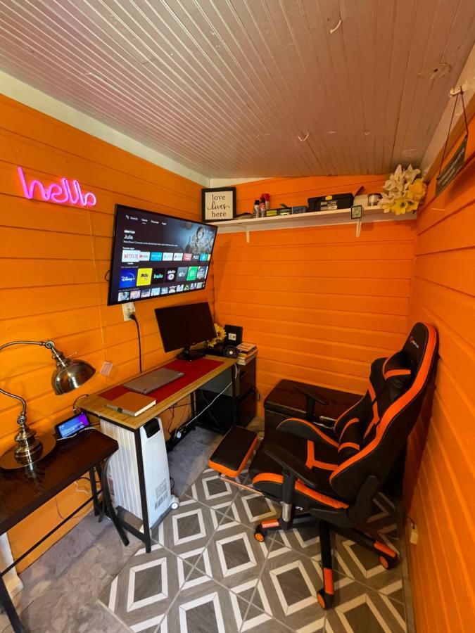 Giggling Creek Cottage - Bedjet! King Sized! Gazebo, 45 Acres, Arcades, Nintendo, More Henry Ngoại thất bức ảnh