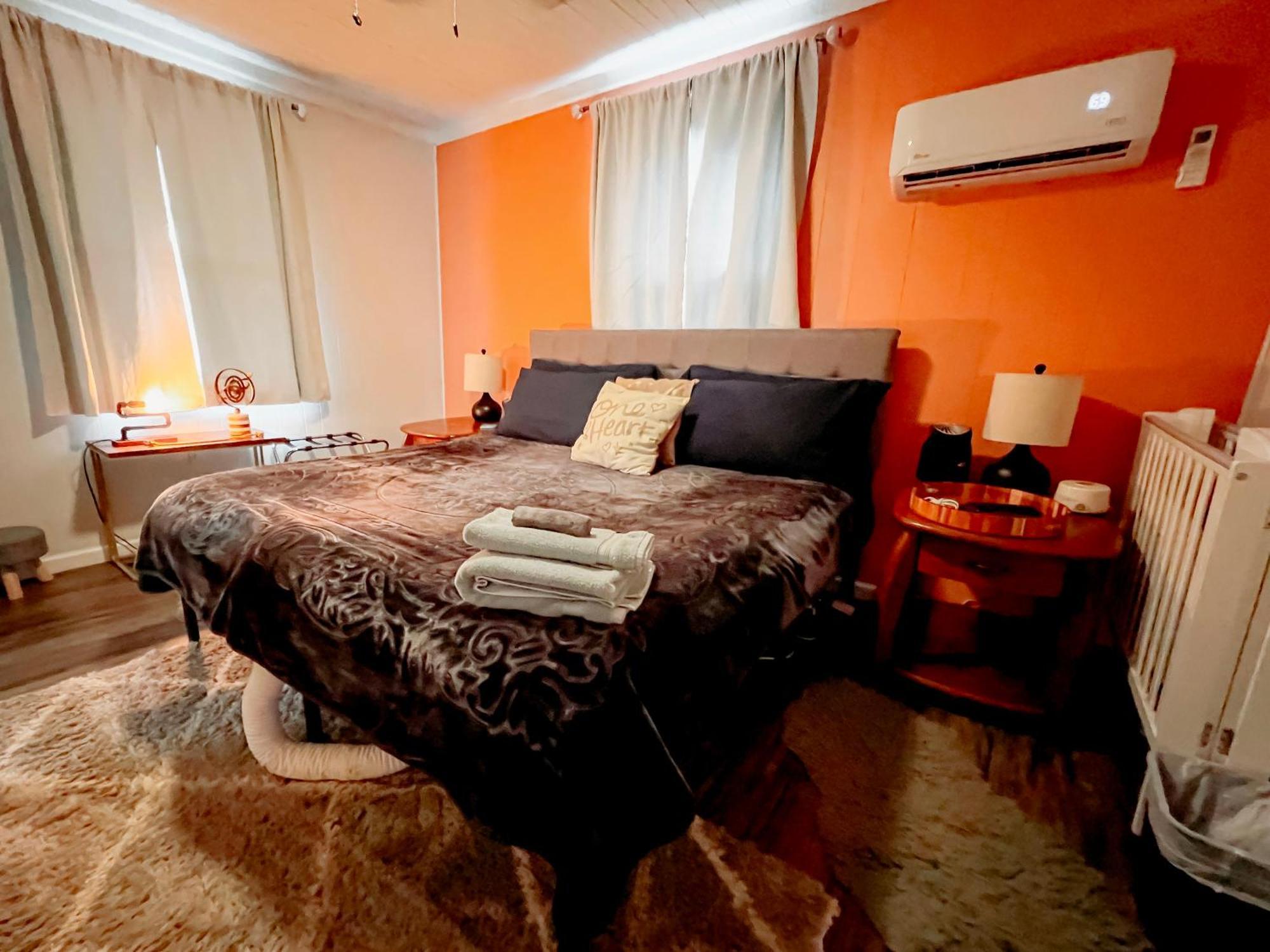 Giggling Creek Cottage - Bedjet! King Sized! Gazebo, 45 Acres, Arcades, Nintendo, More Henry Ngoại thất bức ảnh