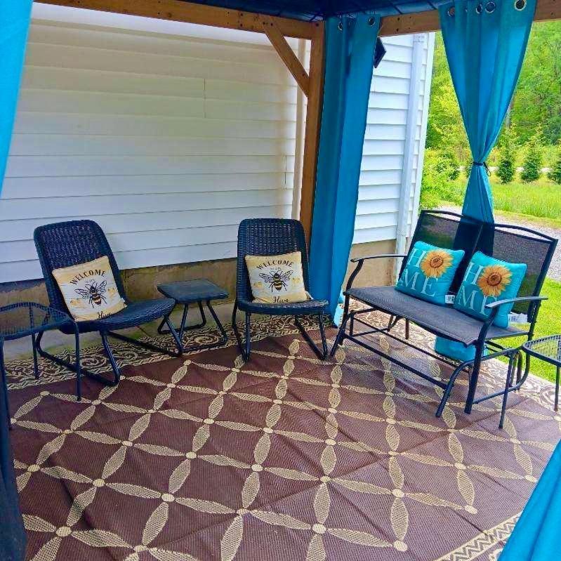 Giggling Creek Cottage - Bedjet! King Sized! Gazebo, 45 Acres, Arcades, Nintendo, More Henry Ngoại thất bức ảnh